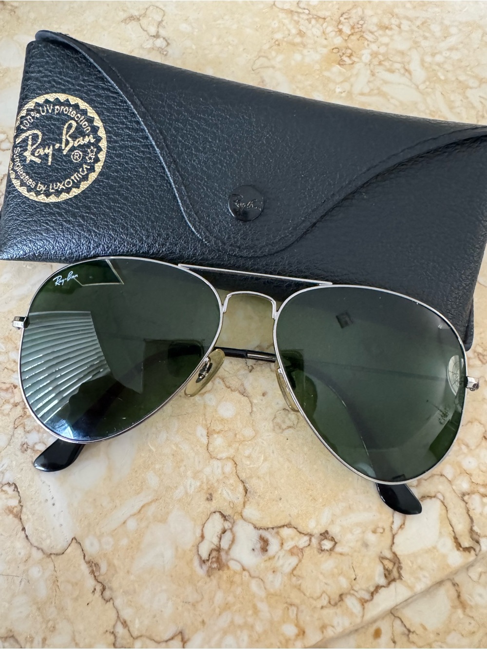 Like new conditionRay-Ban Aviator Sunglasses in Green and Silver with Black Tips
